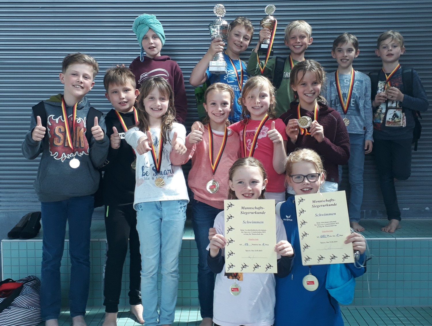 Doppelsieg beim Grundschul-Schwimmfest