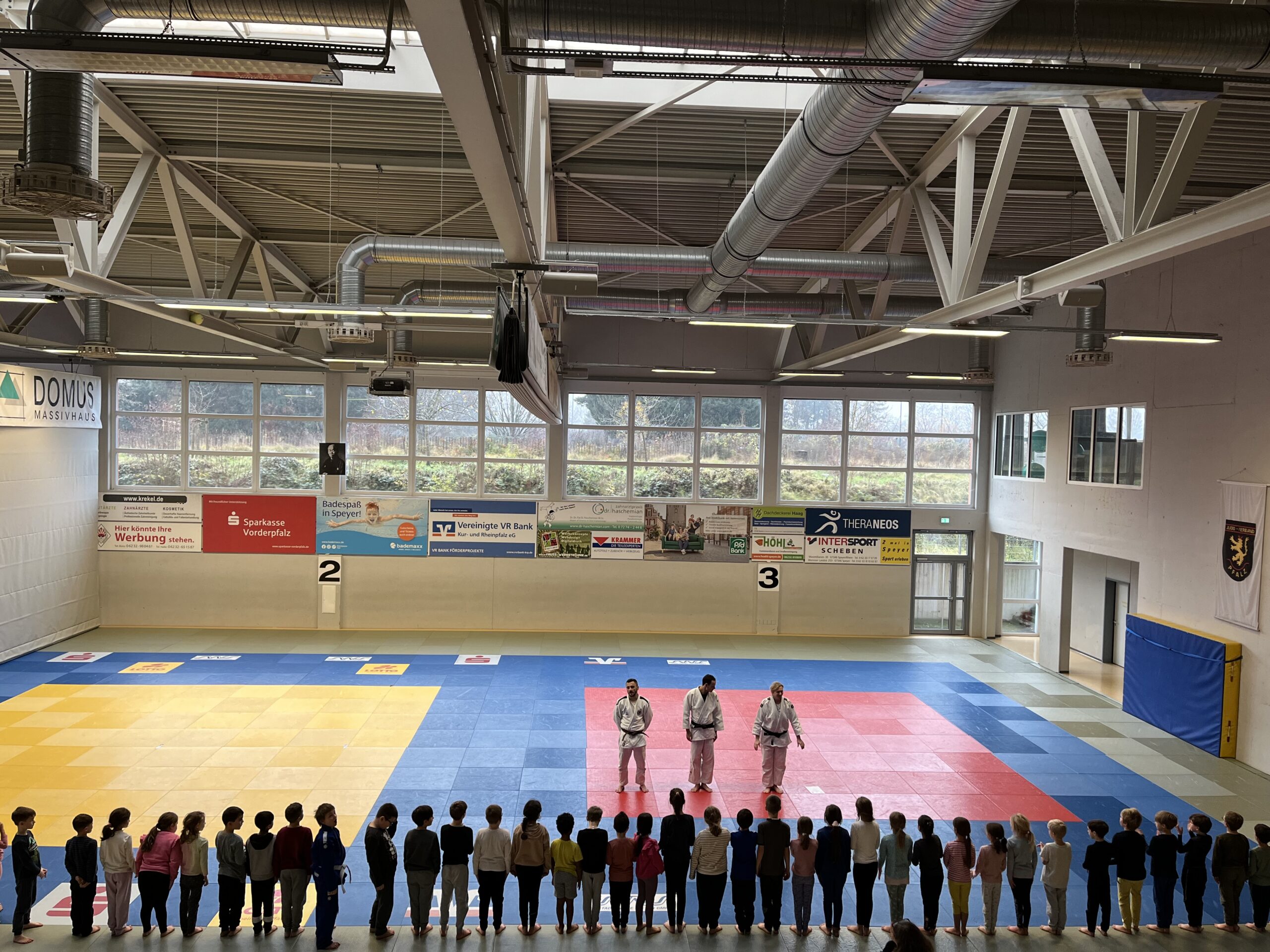 Besuch der zweiten Klassen beim Judomaxx