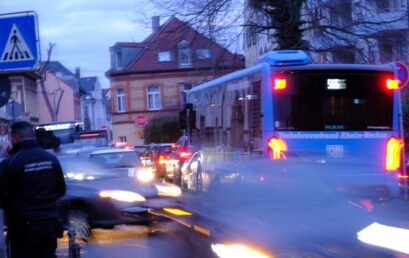 Verkehrschaos vor der Schule